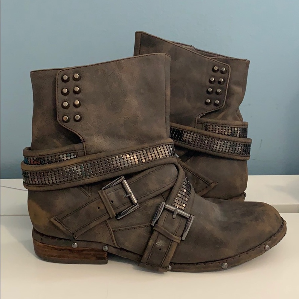 Short booties